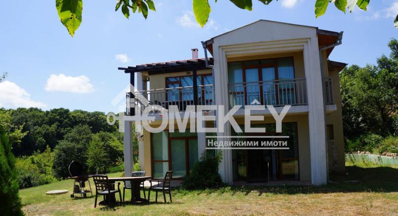SEA VIEW! FOUR BEDROOMS! QUIET AND PEACEFUL PLACE!