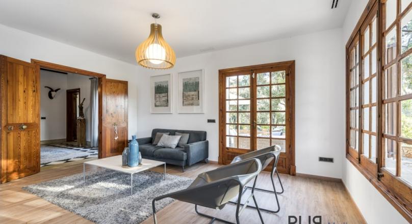 Mallorca PUR. A property. In Establiments. Something special. No. Much more.