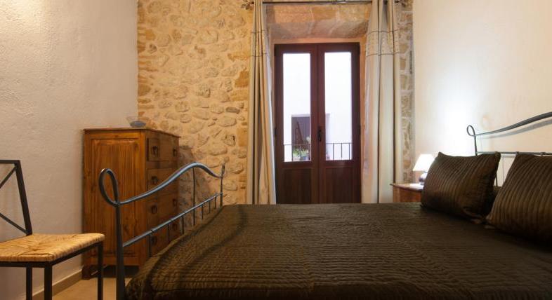 Townhouse with pool and holiday rental license