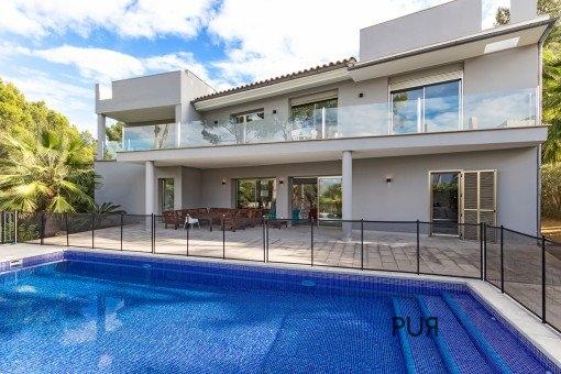 Villa. Newly renovated. Contemporary style. Fantastic view over the bay of Santa Ponsa.
