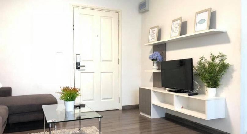 A 30 Sq M. Studio bedroom on 2nd Floor at D' Vieng Santitham Condo.