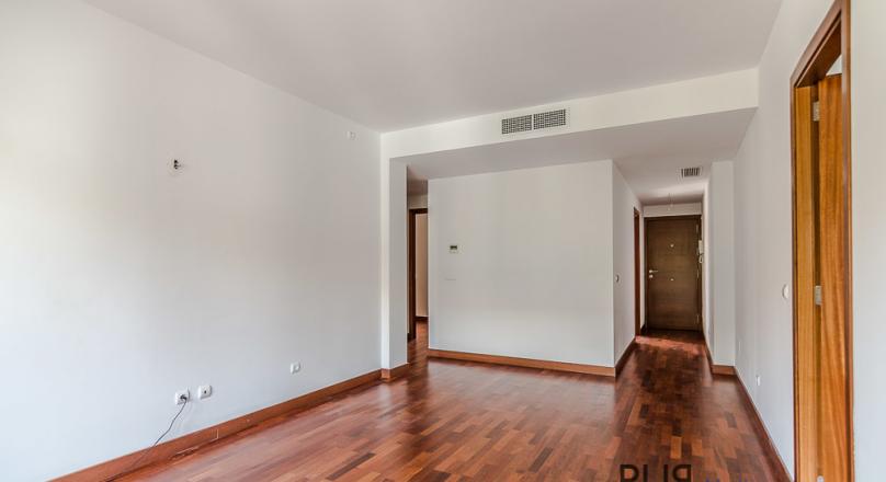 Santa Catalina. Apartment. Rehabilitated. With parking. With terrace.