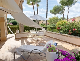 Garden Apartment. At the golf course. High quality equipped. And with a lot of space.