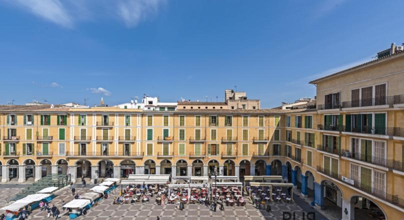 Placa Major. Penthouse. Roof terrace. Total redone. More does not have to be said.
