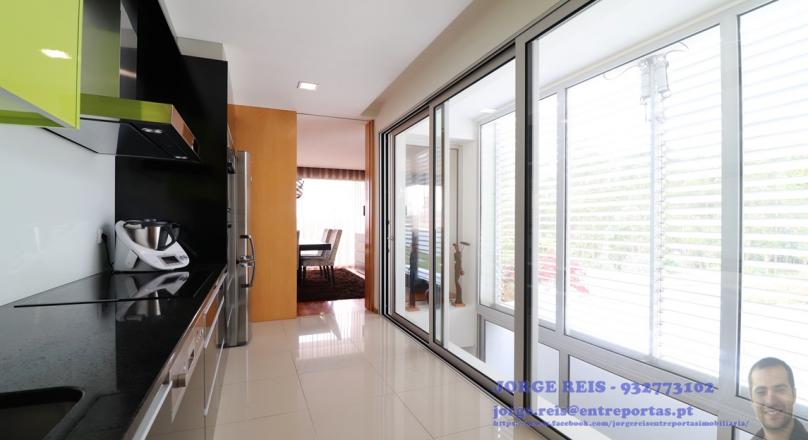 LUXURY CONTEMPORARY HOUSING WITH GARDEN, PÓVOA DE VARZIM