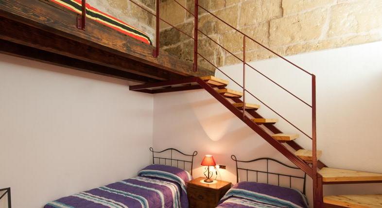 Townhouse with pool and holiday rental license