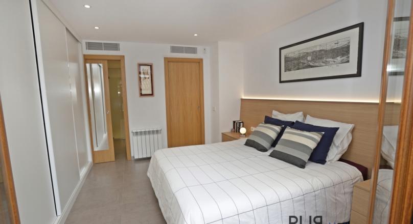 In the middle of the hip Santa Catalina. A completely renovated apartment with a small sea view.