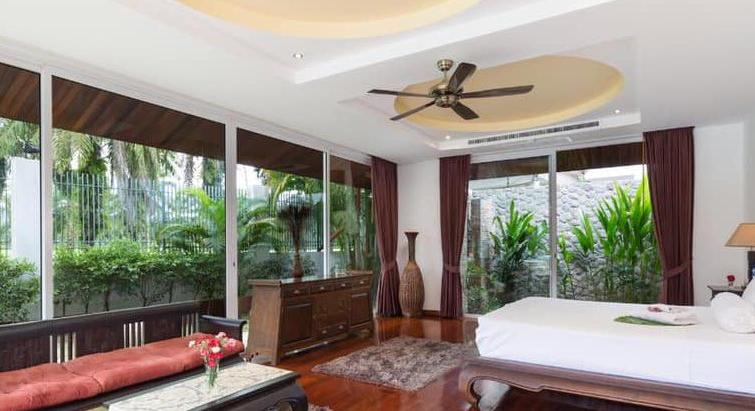 Beautifully maintained and presented U-shaped pool villa