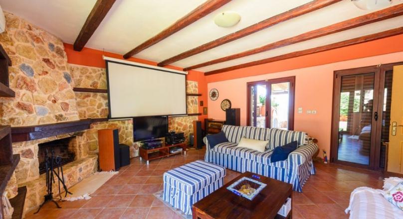 Villa in Stira