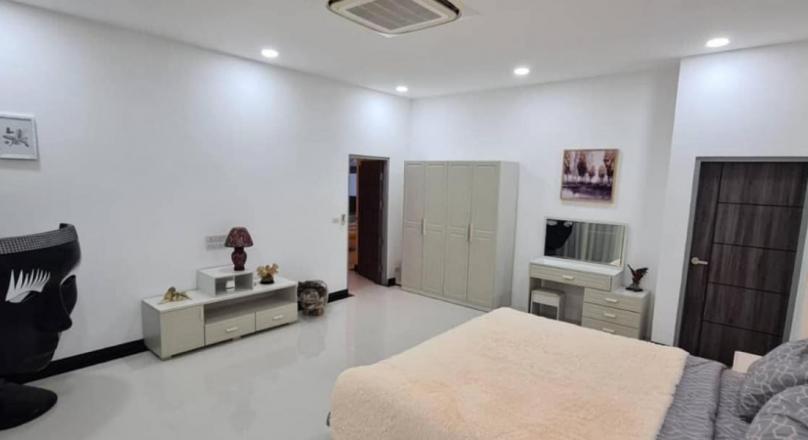 Freehold Thai Villa House in Pahklok