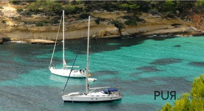Cala Vinyes. Villas. Partly with a sea view. Finished in 2020.