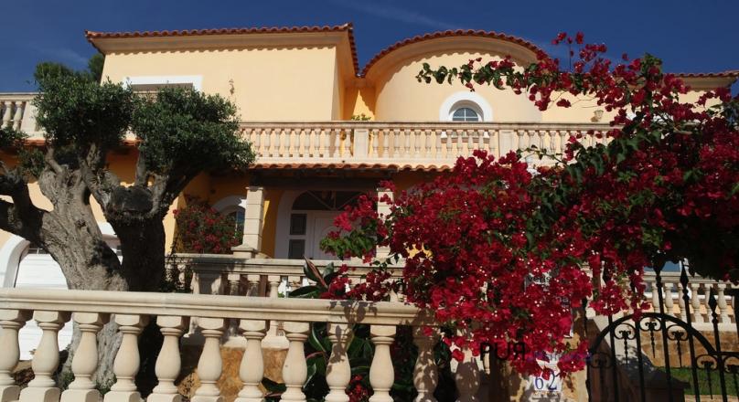 For real lovers. Feel the sea, right after getting up. From your bedroom.