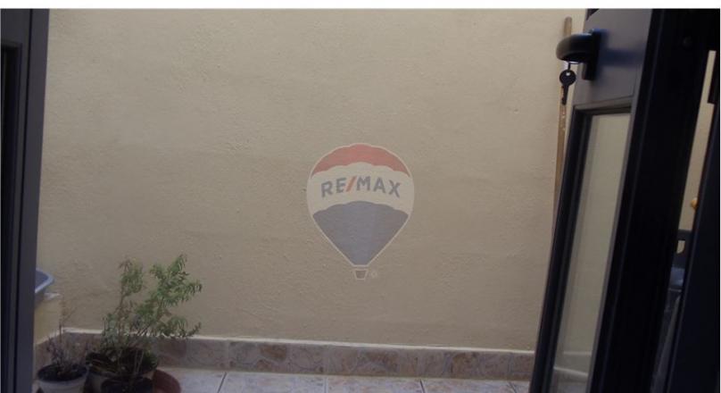 FGURA - APARTMENT Well priced and must be seen. !