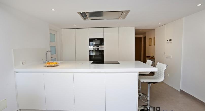 In the middle of the hip Santa Catalina. A completely renovated apartment with a small sea view.