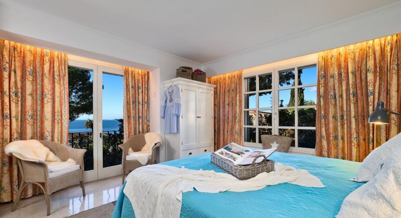 A very special apartment. In Santa Ponsa. Sea view. And a special kind of equipment
