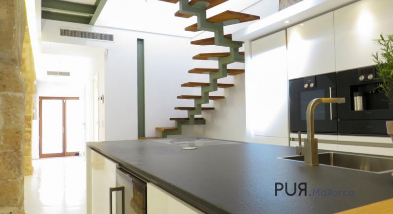 n the middle of the old town. A few minutes to the beach. Luxuriously renovated.