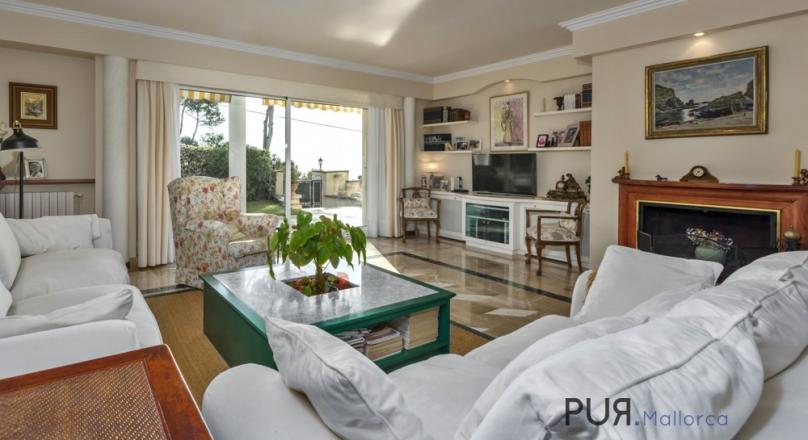 Above Puerto Portals. Costa den Blanes. Villa on a flat plot. With sea view.