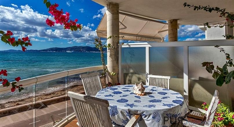 Apartment. Ciudad Jardin. On the outskirts of Palma. To jump in. Into the sea.