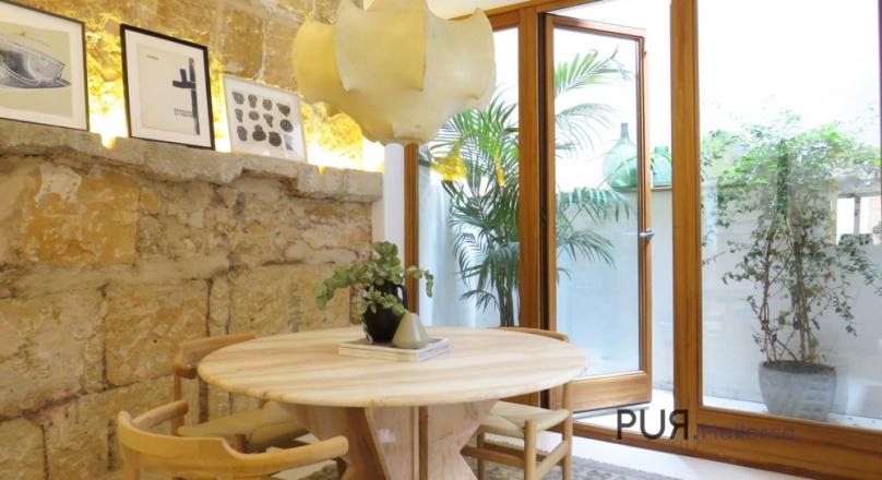 n the middle of the old town. A few minutes to the beach. Luxuriously renovated.