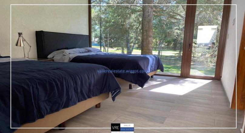 The property consists of 1100 m2 of land and 500 m2 of construction