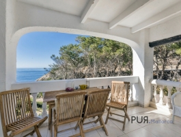 Very rare. In Port d'Andratx. Apartment. Sea views. Very good condition. Cheap.
