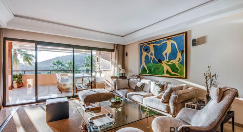 Bendinat. Right on the golf course. Apartment. With a sea view over the bay.