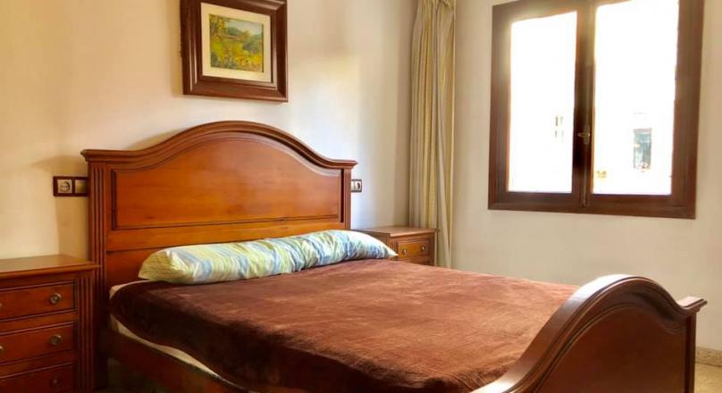 Apartment with elevator for sale 600 meters from Plaza de España
