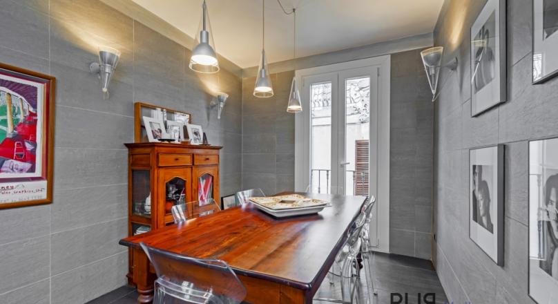 Palma. Old Town. In the middle. And not just there. Large apartment. Completely renovated.