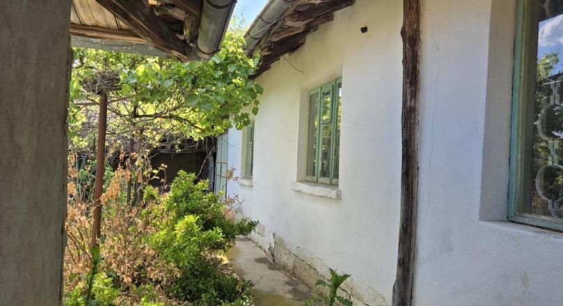 Bulgarian rural house with lovely views for sale in a village Lomtsi