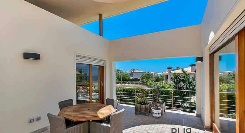 Villa. Very close to the pulse of the Capitale. And a view over the whole bay of Palma.