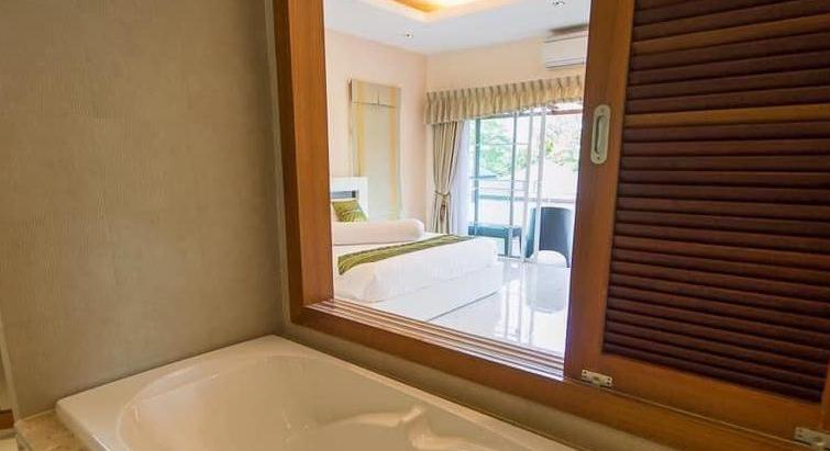 REDUCED - OFFER-3 bedroom pool