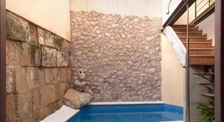 Townhouse with pool and holiday rental license