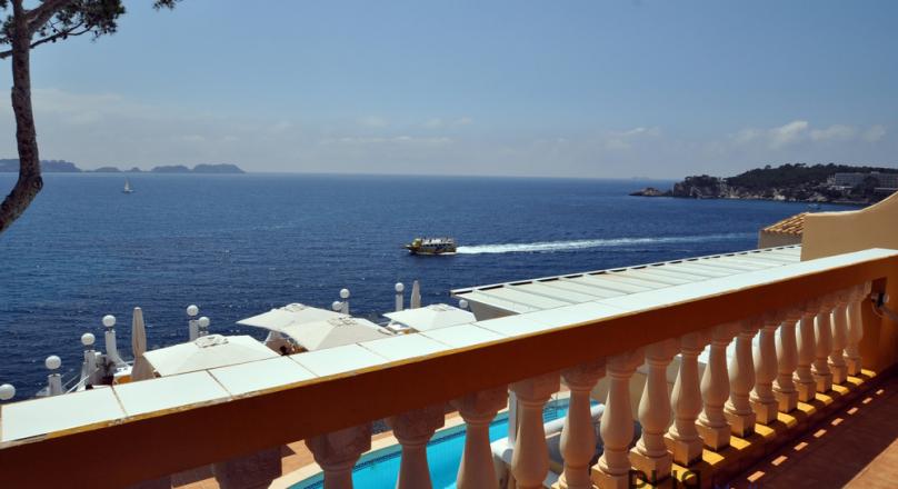 They are standing on your balcony. You feel Mallorca. The light. The air. Small apartment. Great look