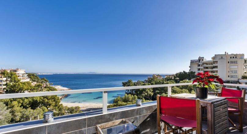 Location. Look. Equipment. Perfecto. And the beach on your doorstep.