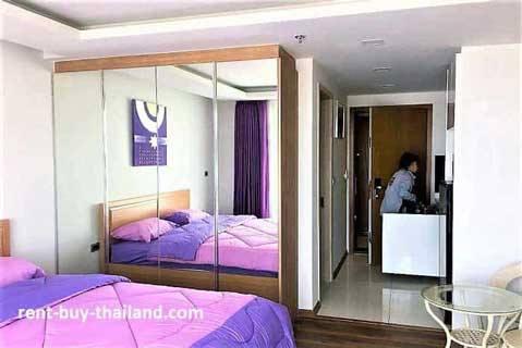 Amazing rooftop pools at Peak Towers - Floor 12 studio - Pattaya property for sale or rent