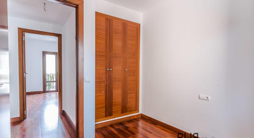 Santa Catalina. Apartment. Rehabilitated. With parking. With terrace.