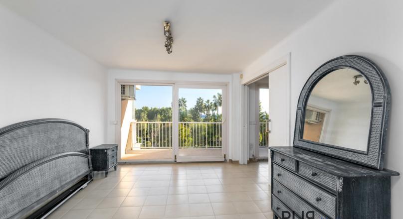 Palmanova. Apartment. With ocean view. Fully renovated. And only a few meters from the sea. 