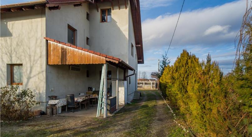 Great villa on land 1.500mp, decorative pool, Harman, Brasov