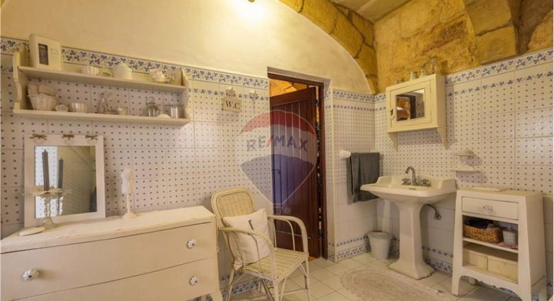 MOSTA - HOUSE OF CHARACTER