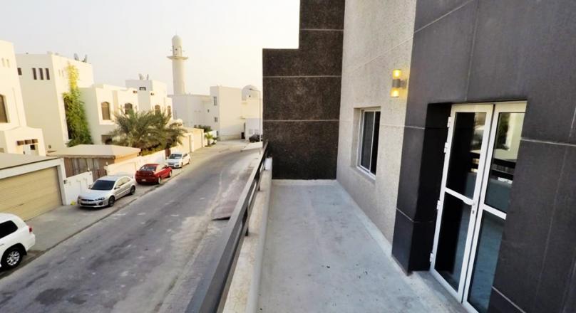 Three bedrooms Unfurnished flat for rent in Galali