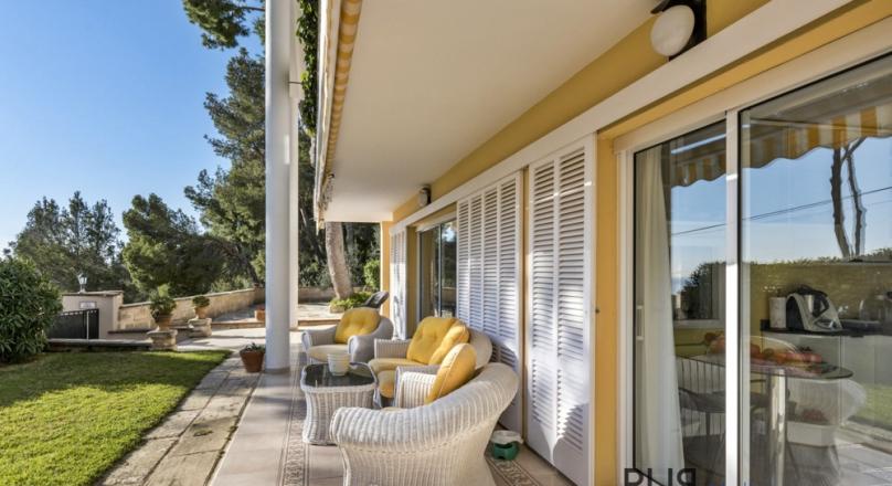Above Puerto Portals. Costa den Blanes. Villa on a flat plot. With sea view.