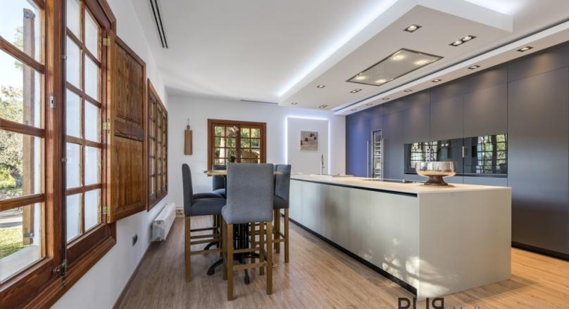 Mallorca PUR. A property. In Establiments. Something special. No. Much more.