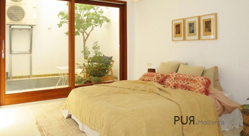 n the middle of the old town. A few minutes to the beach. Luxuriously renovated.