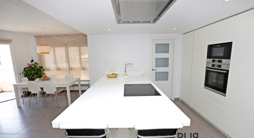 In the middle of the hip Santa Catalina. A completely renovated apartment with a small sea view.