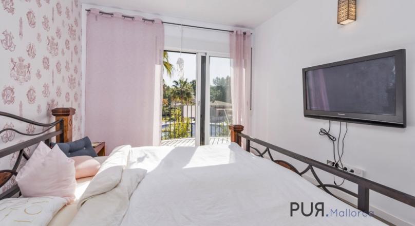 Apartment. Four bedrooms. Very well maintained facility. Top Renovated.