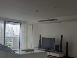 Newly renovated condo for rent at Phrom Phong with big balcony