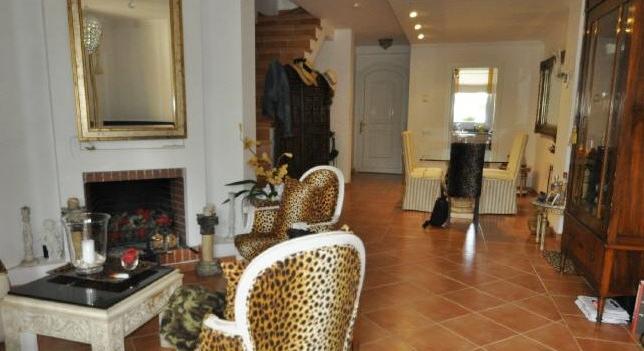 Townhouse. For Camp de Mar and golf lovers. Between hole 14 and 16. Right in the middle