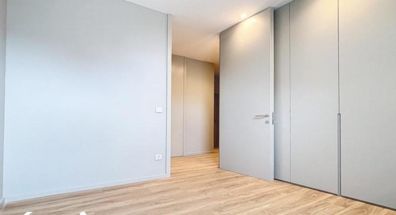 FOR SALE OF FULLY RENOVATED 3-BEDROOM APARTMENT