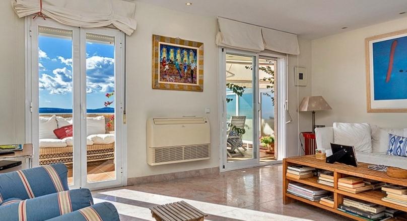 Apartment. Ciudad Jardin. On the outskirts of Palma. To jump in. Into the sea.