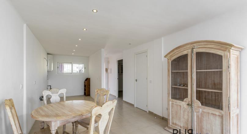 Palmanova. Apartment. With ocean view. Fully renovated. And only a few meters from the sea. 